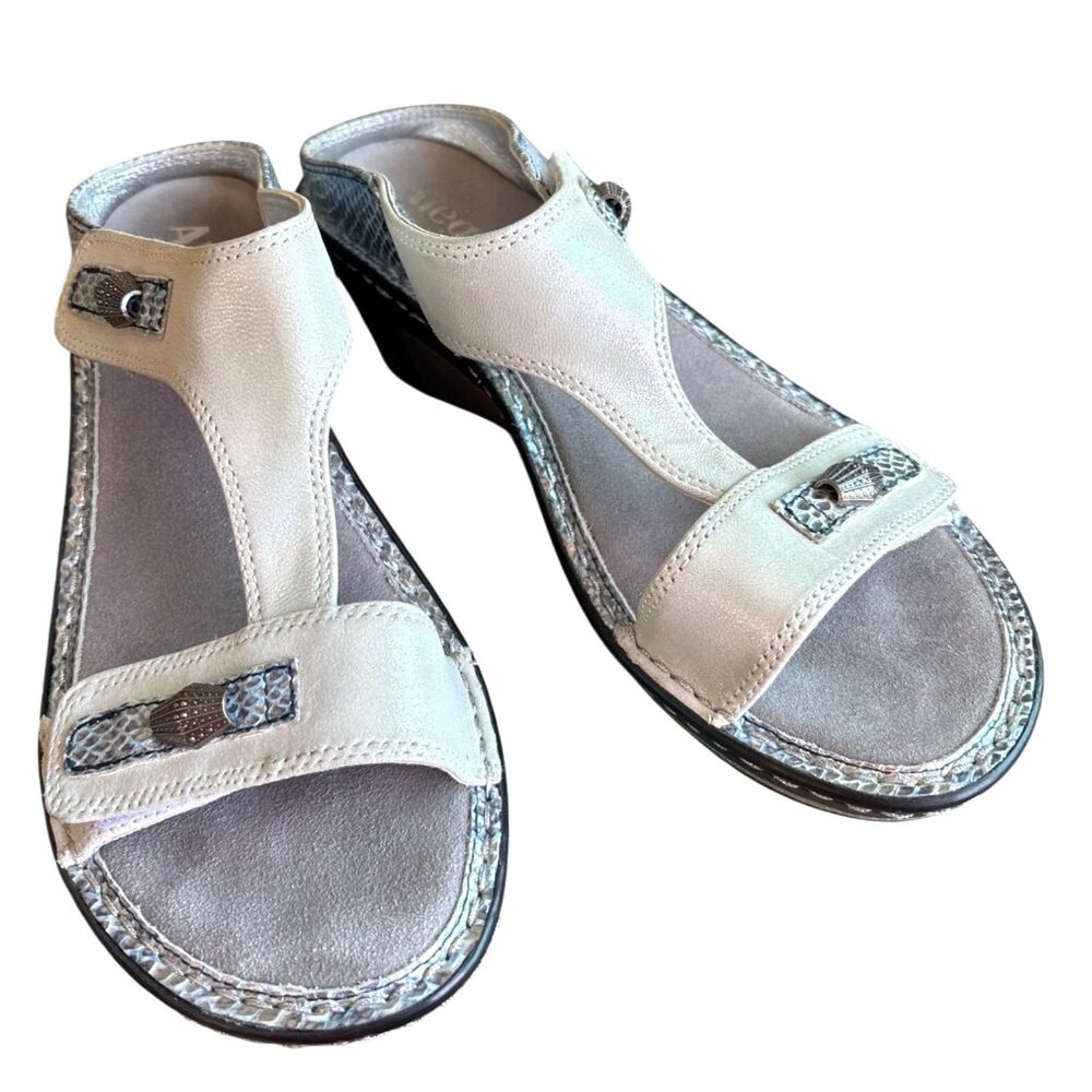 Alegria Lara Wedge Sandal Slip On Pearl White Silver Snake Print Size 40 Leather